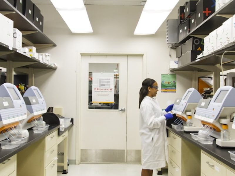 photo-1579154204601-01588f351e67